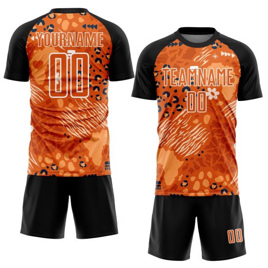 Benutzerdefiniertes Orange Bay Orange-Schwarzes Fußballtrikot mit afrikanischem Muster Benutzerdefiniertes Orange Bay Orange-Schwarzes Fußballtrikot mit afrikanischem Muster